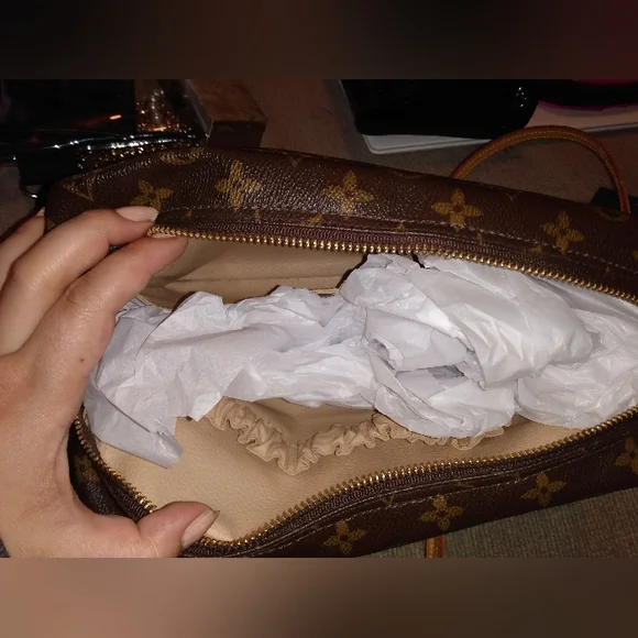 Louis Vuitton crossbody bag - Picture 7 of 16